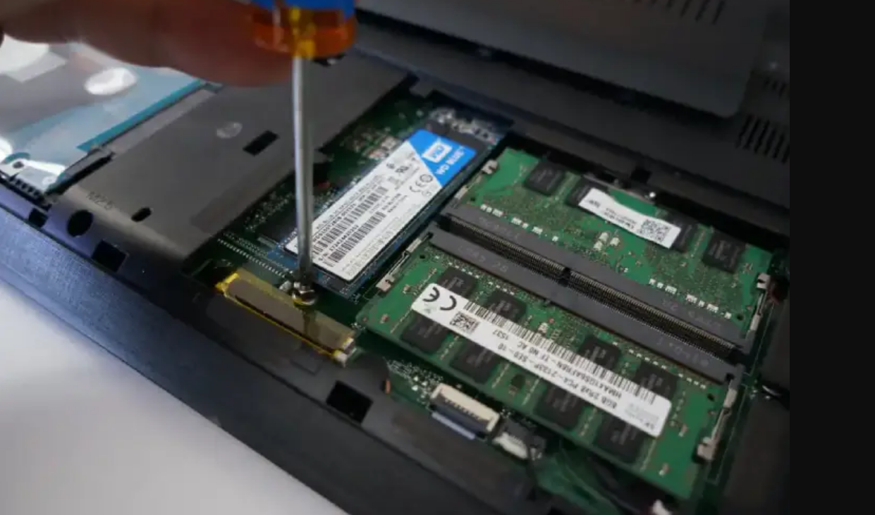 在主機箱安裝SSD